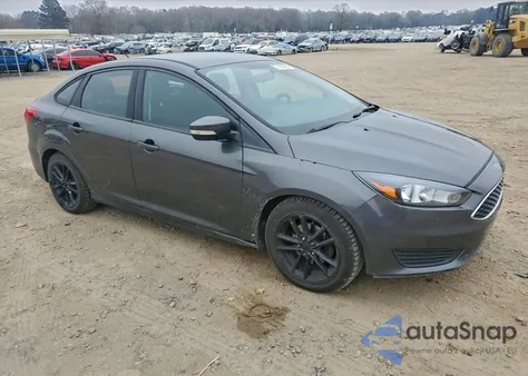 2015 Ford Focus Se z USA, uszkodzony, nr VIN 1FADP3F28FL276253